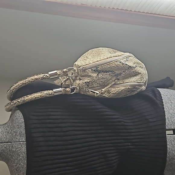 Mondani New York faux leather bag - Picture 3 of 13